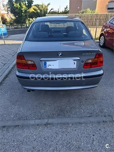 Usado BMW 330 231 CV (169 kW) 2004 Gris / plata Berlina