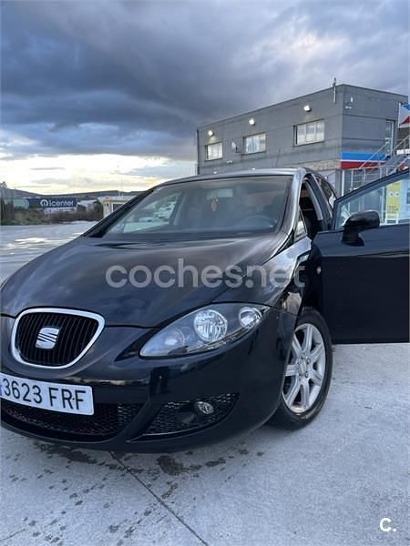Usado Seat Leon Reference 105 CV (77 kW) 2007 Negro Utilitario