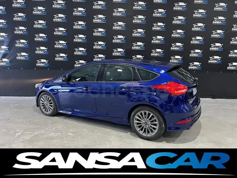 Usado Ford Focus ST-Line 125 CV (91 kW) 2017 Azul Berlina