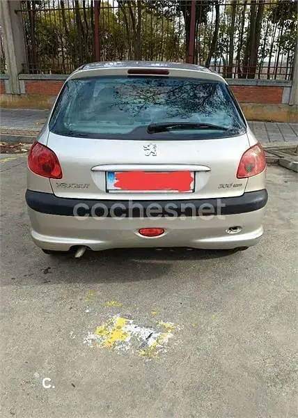 Usado Peugeot 206 70 CV (51 kW) 2005 Gris / plata Berlina