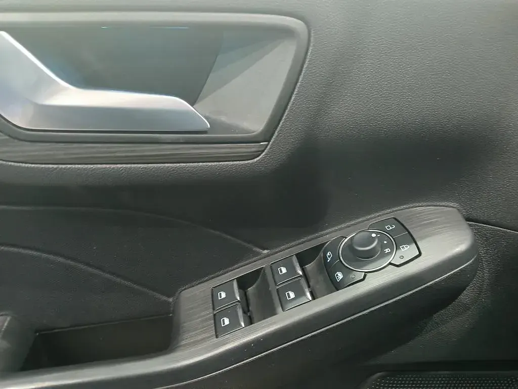 Usado Ford Kuga Active 180 CV (132 kW) 2024 Plata solar (metalizado) SUV