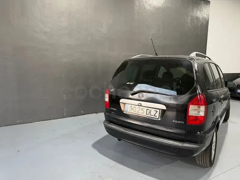 Usado Opel Zafira Elegance 100 CV (73 kW) 2004 Negro Monovolumen
