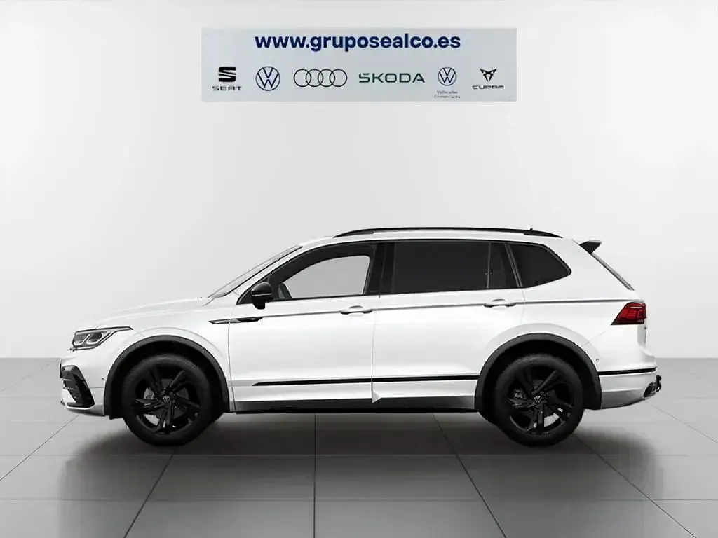 Begagnad VW Tiguan Allspace R-line 150 HK (110 kW) 2024 Vit SUV