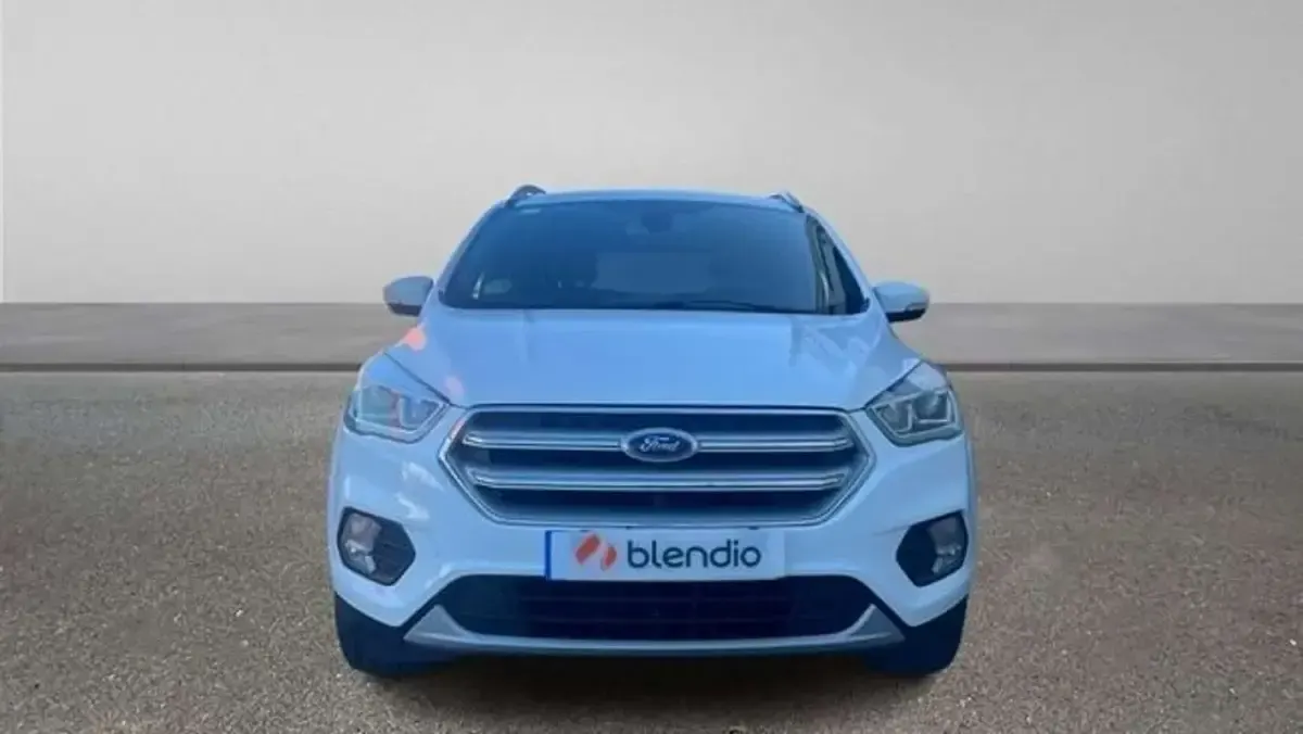 Usado Ford Kuga Trend 150 CV (110 kW) 2018 Blanco SUV