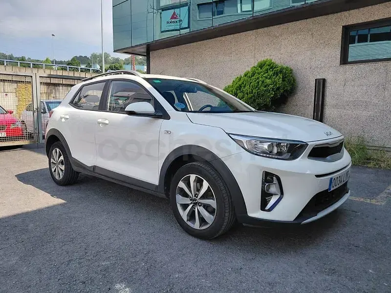 Usado Kia Stonic 84 CV (61 kW) 2022 Blanco SUV