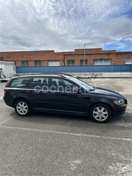Usado Volvo V50 Momentum 136 CV (100 kW) 2007 Negro Familiar