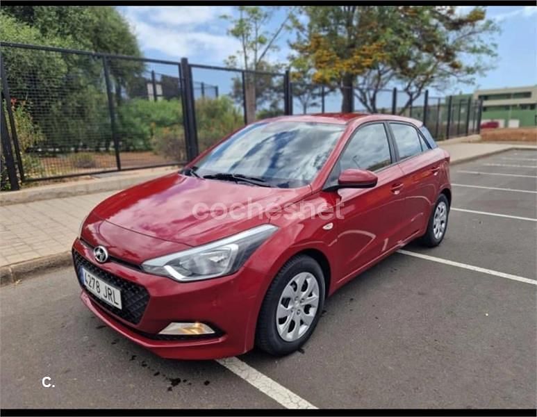 Rojo Usado 2016 Hyundai i20 Berlina | 5499 € (Super precio) - Imagen 1/4
