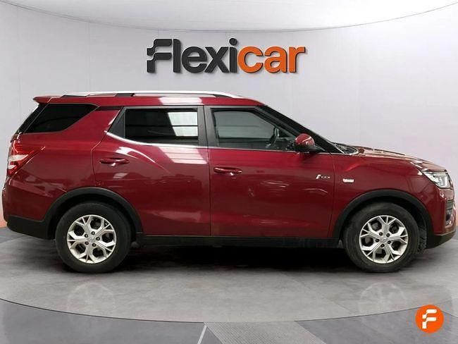 Usado Ssangyong (KGM) Tivoli 163 CV (119 kW) 2023 Granate SUV