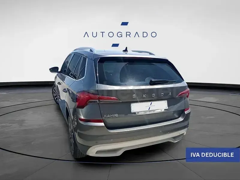Usado Skoda Kamiq 110 CV (80 kW) 2022 Gris / plata SUV