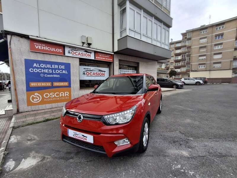 Rojo Usado 2016 Ssangyong Tivoli Limited SUV | 9900 € (Precio justo) - Imagen 1/4