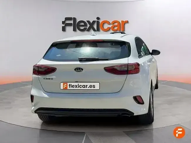 Usado Kia Ceed 115 CV (84 kW) 2019 Blanco Utilitario