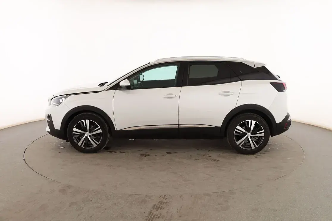 Usado Peugeot 3008 Allure 130 CV (95 kW) 2019 Blanco SUV