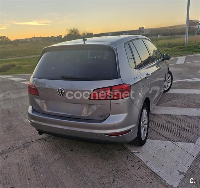 Usado VW Golf Sportsvan Business 110 CV (80 kW) 2014 Gris / plata Monovolumen