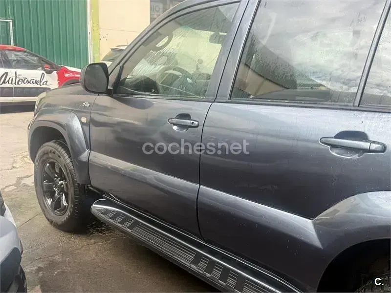 Usado Toyota Land Cruiser 163 CV (119 kW) 2003 Gris / plata SUV