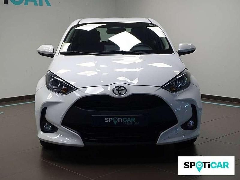 Usado Toyota Yaris Hybrid Active 116 CV (85 kW) 2024 Blanco Utilitario
