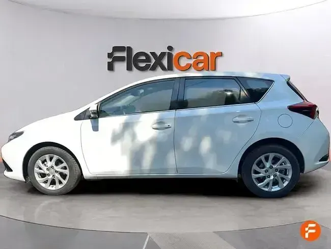 Usado Toyota Auris Active 116 CV (85 kW) 2018 Blanco
