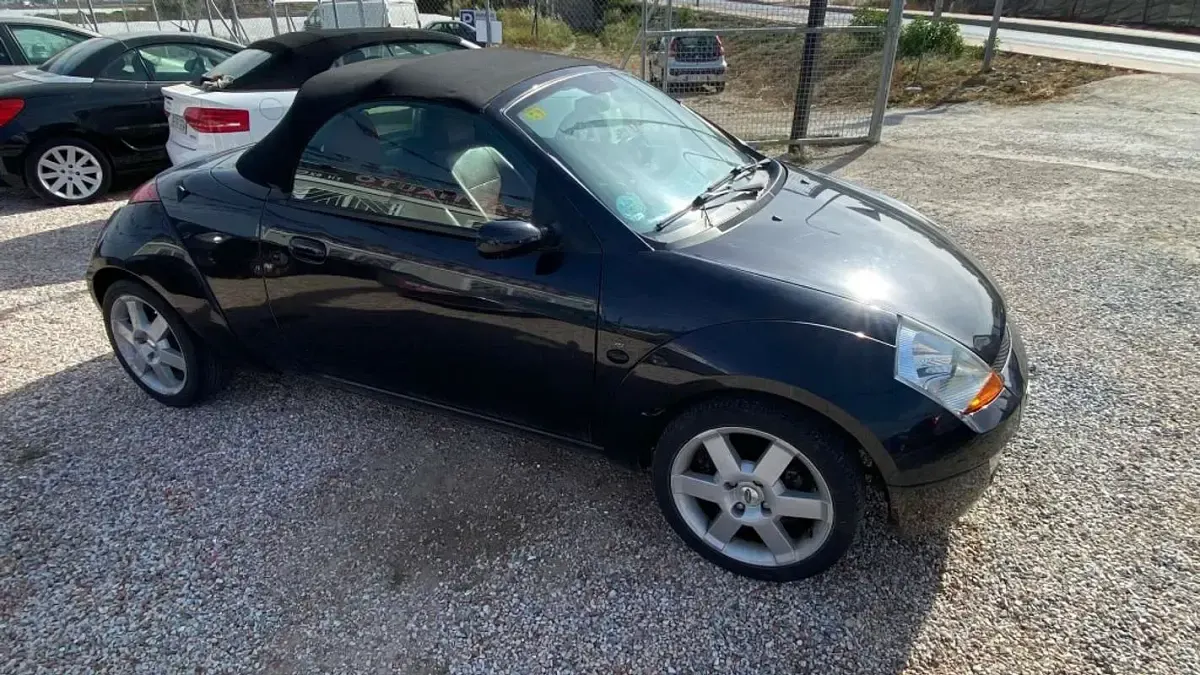 Usado Ford StreetKa 95 CV (69 kW) 2004 Negro Descapotable