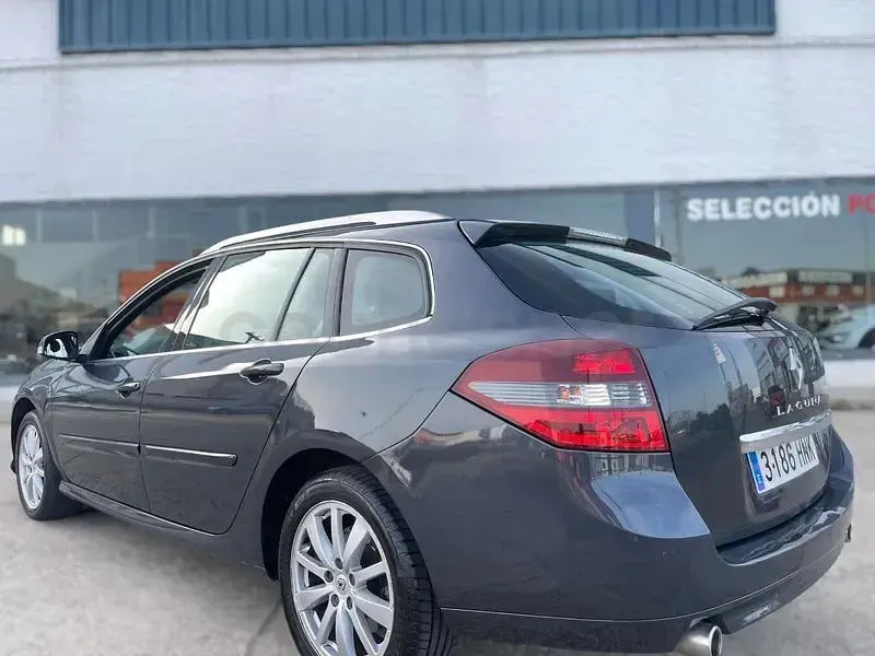 Usado Renault Laguna III Dynamique 130 CV (95 kW) 2013 Gris / plata Berlina