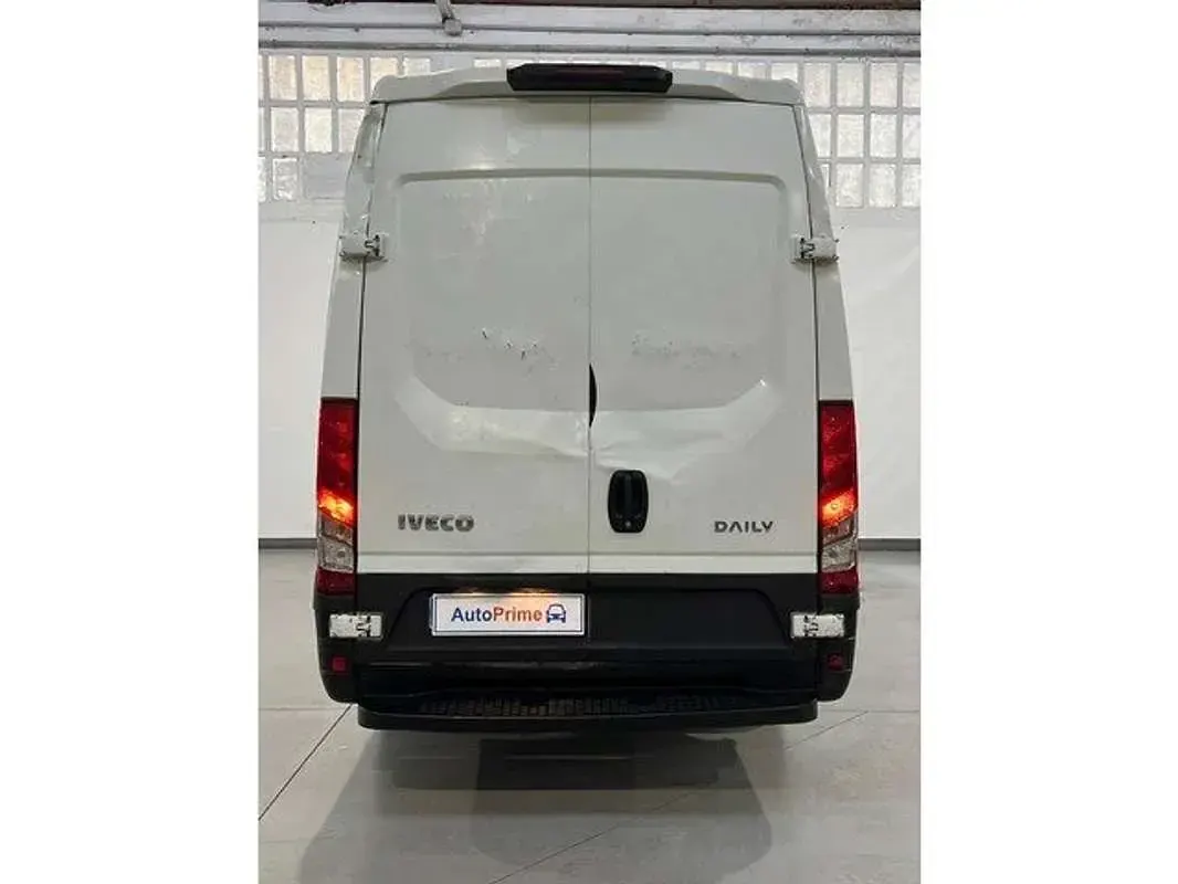 Usado Iveco Daily 156 CV (114 kW) 2019 Blanco Van