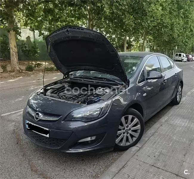 Usado Opel Astra Excellence 140 CV (102 kW) 2016 Marrón Berlina