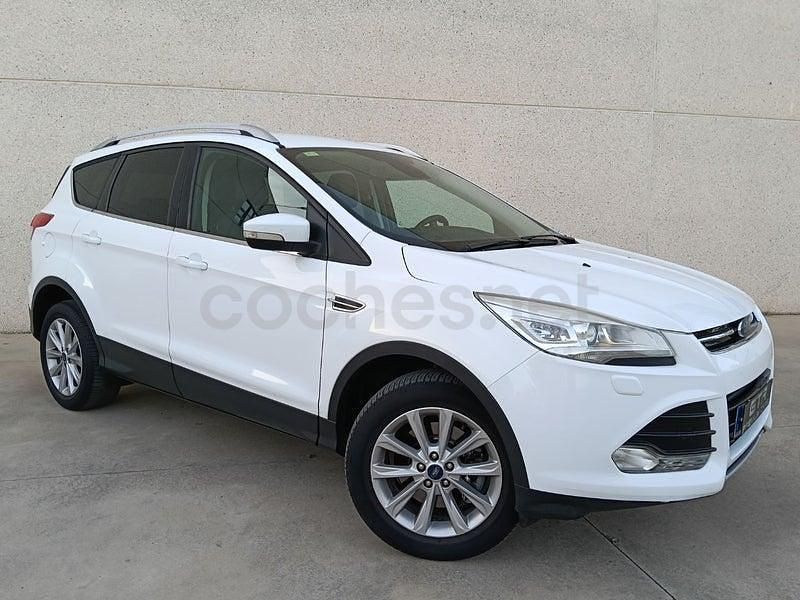 Usado Ford Kuga Trend 150 CV (110 kW) 2017 Blanco SUV