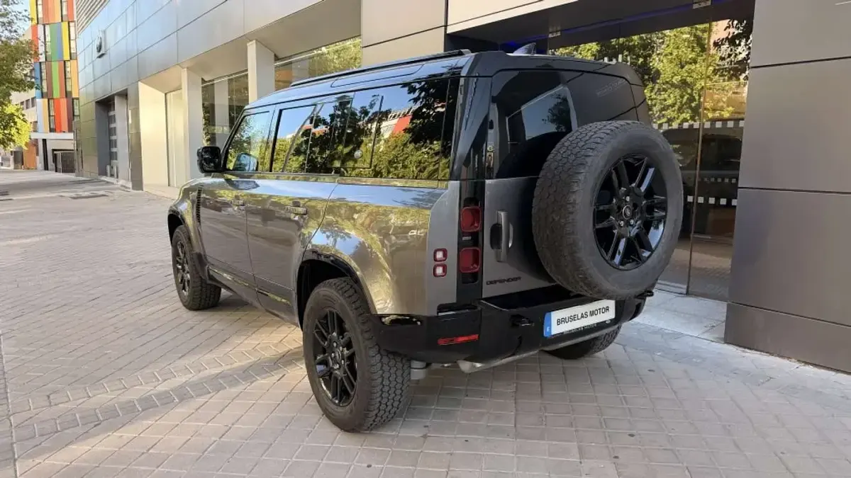 Usado Land Rover Defender Dynamic 200 CV (147 kW) 2022 Gris SUV