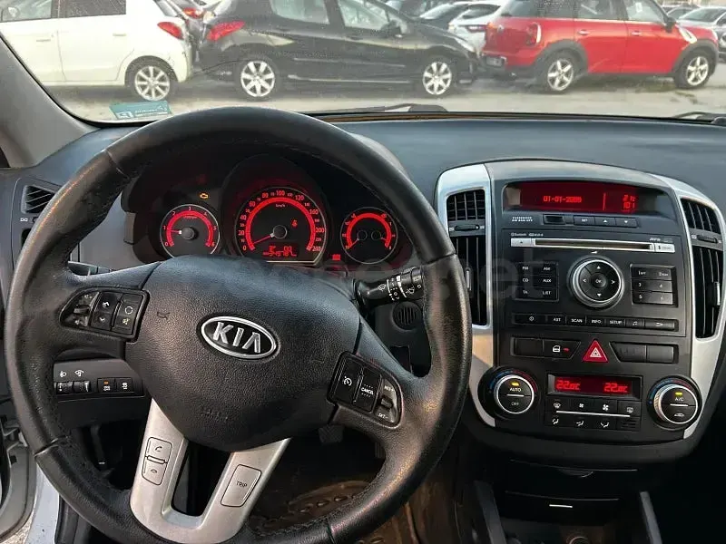 Usado Kia ProCeed Active 128 CV (94 kW) 2011 Blanco Utilitario