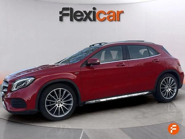 Usado Mercedes GLA180 122 CV (89 kW) 2020 Rojo SUV