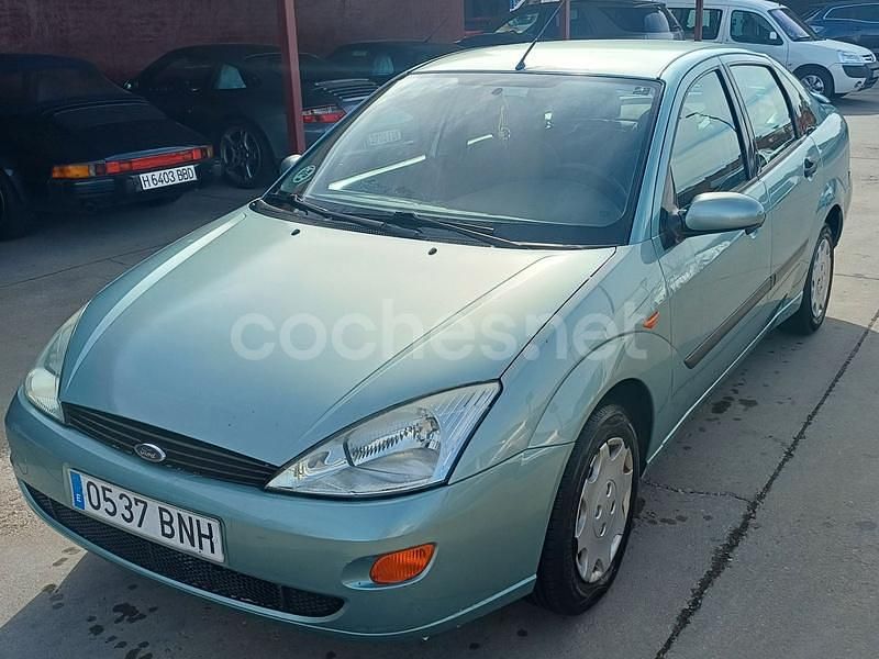 Verde Usado 2001 Ford Focus Trend Berlina | 2200 € (Precio justo) - Imagen 1/4