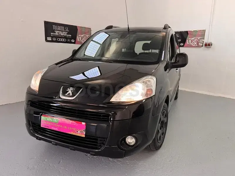 Usado Peugeot Partner Tepee Active 92 CV (67 kW) 2011 Negro Monovolumen