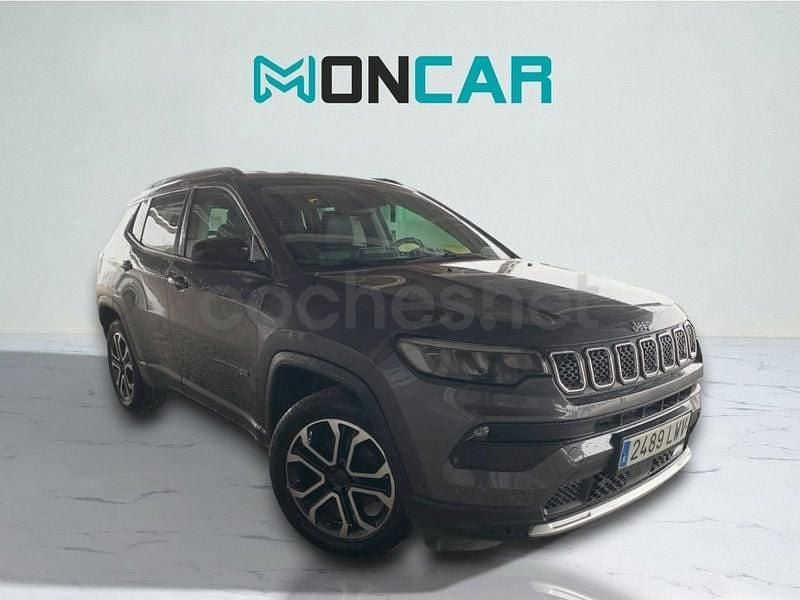 Usado Jeep Compass Limited 130 CV (95 kW) 2022 Gris / plata SUV