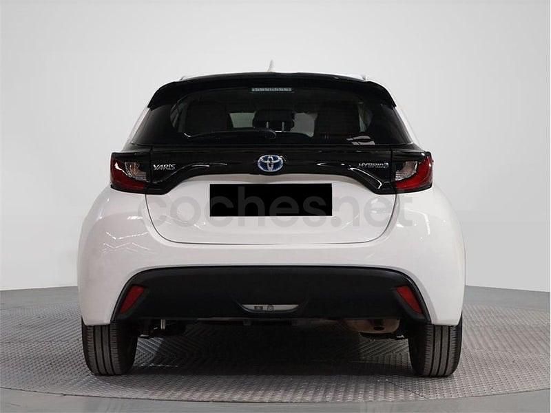 Usado Toyota Yaris Hybrid Business Edition 116 CV (85 kW) 2024 Blanco Utilitario