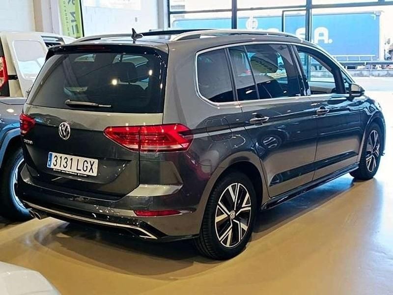 Usado VW Touran Sport 150 CV (110 kW) 2020 Gris Monovolumen