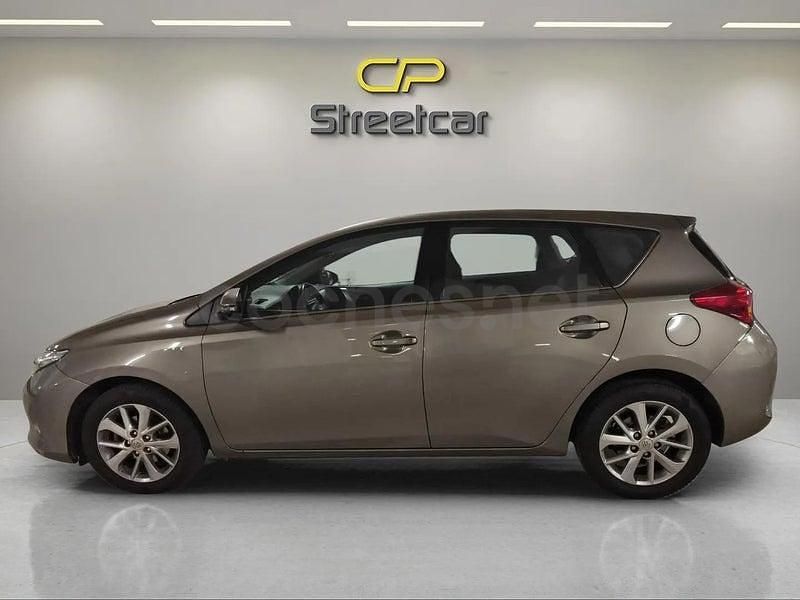 Usado Toyota Auris Active 132 CV (97 kW) 2015 Gris / plata Berlina
