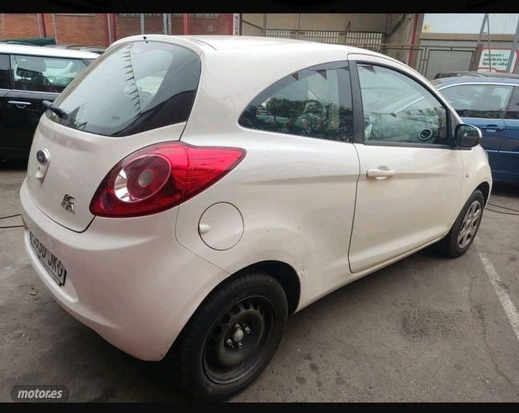 Usado Ford Ka S 69 CV (50 kW) 2015 Blanco Utilitario