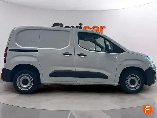 Usado Citroën Berlingo Feel 102 HP (75 kW) 2023 Branco Monovolume