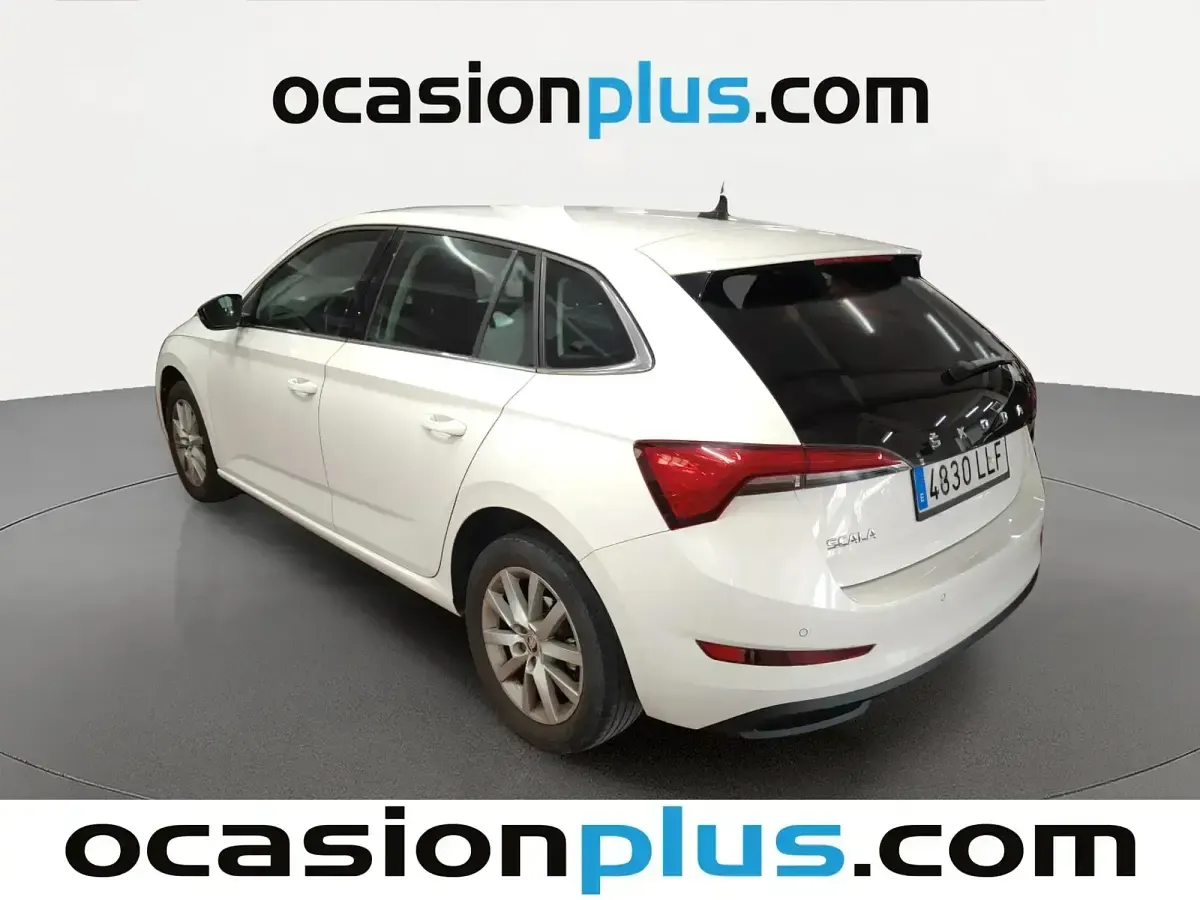 Usado Skoda Scala Ambition 115 CV (84 kW) 2020 Blanco Utilitario
