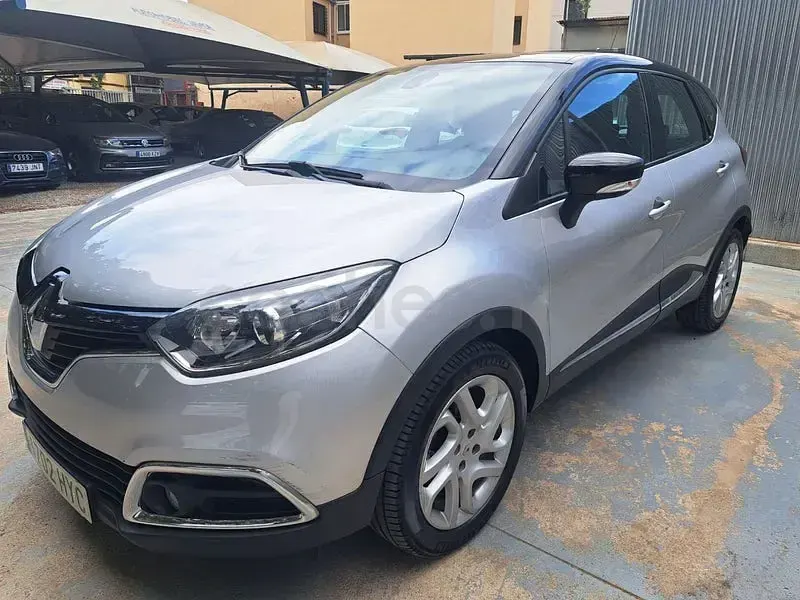 Usado Renault Captur Intens 90 CV (66 kW) 2014 Gris / plata SUV