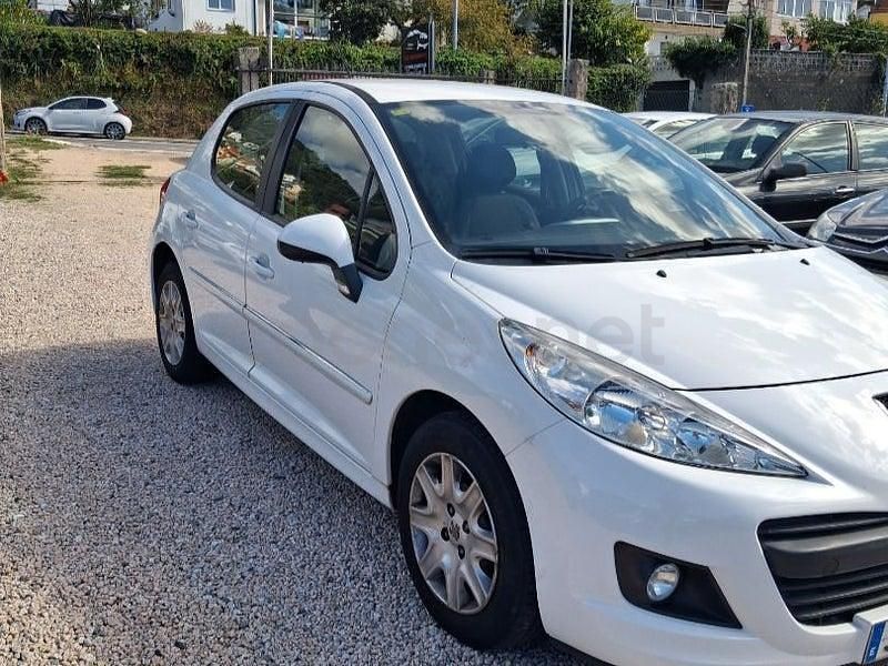 Usado Peugeot 207 68 CV (50 kW) 2013 Blanco Berlina
