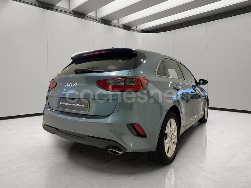 Usado Kia Ceed 120 CV (88 kW) 2022 Verde Utilitario
