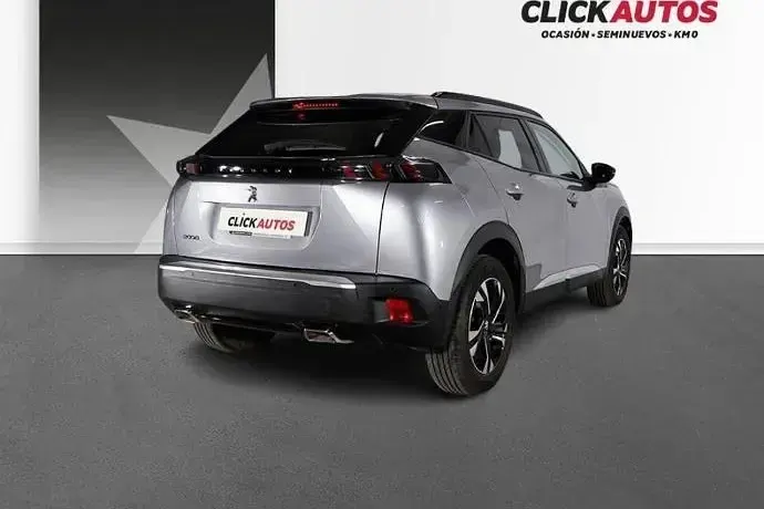 Usado Peugeot 2008 Allure 100 CV (73 kW) 2022 Gris SUV