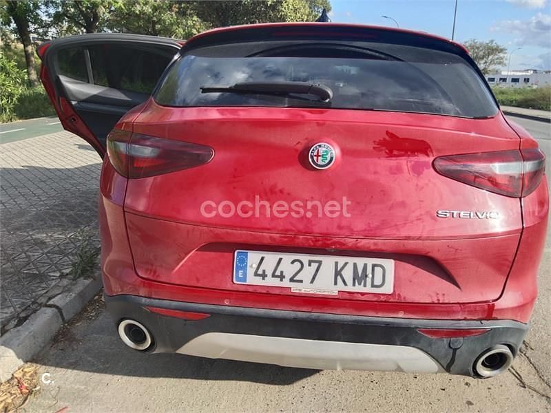 Usado Alfa Romeo Stelvio Super 180 CV (132 kW) 2018 Rojo SUV