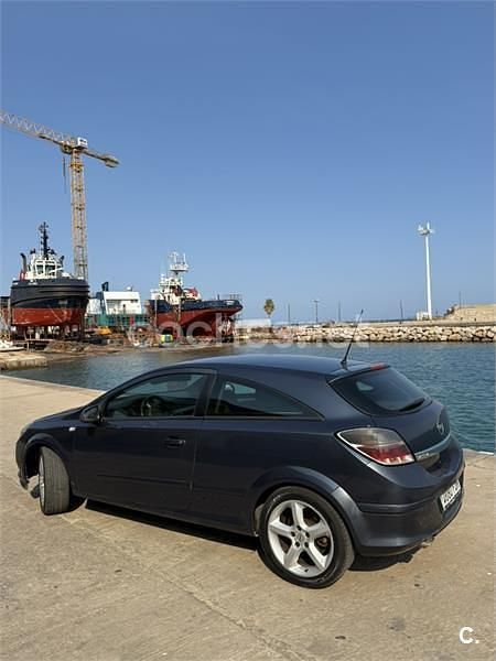 Usado Opel Astra GTC Enjoy 105 CV (77 kW) 2007 Gris / plata Berlina