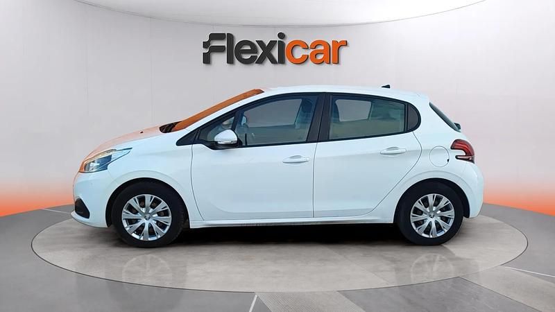 Usado Peugeot 208 Active 82 CV (60 kW) 2019 Blanco Utilitario