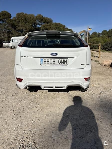 Usado Ford Focus Trend 115 CV (84 kW) 2009 Blanco Berlina