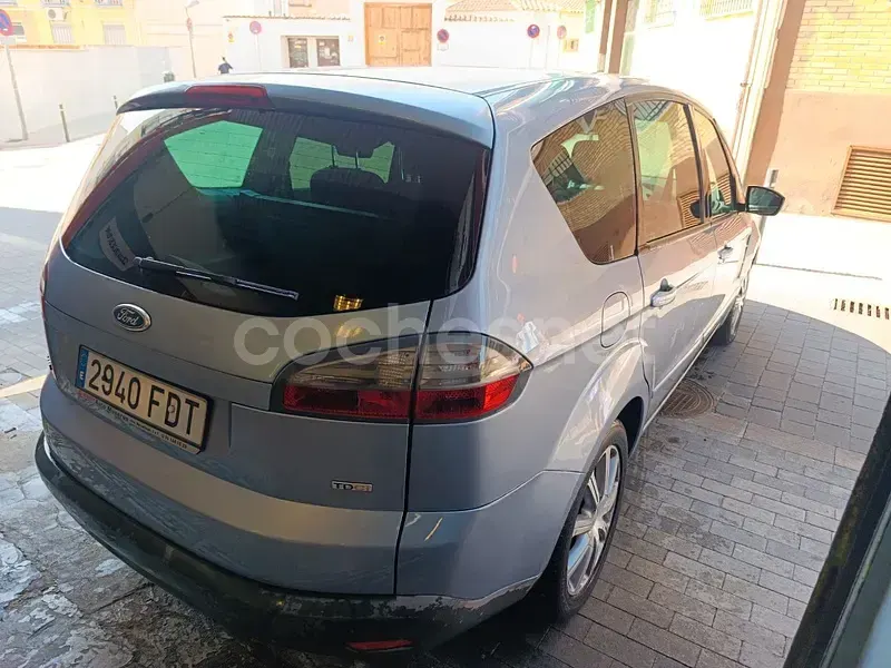 Usado Ford S-MAX Trend 140 CV (102 kW) 2007 Gris / plata Monovolumen