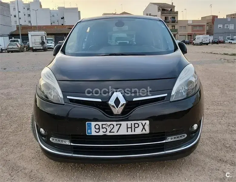 Usado Renault Grand Scénic III Dynamique 130 CV (95 kW) 2013 Negro Monovolumen