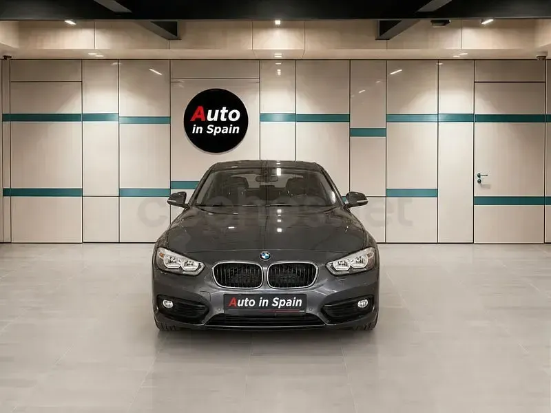 Usado BMW 118 Advantage 136 CV (100 kW) 2019 Gris / plata Berlina