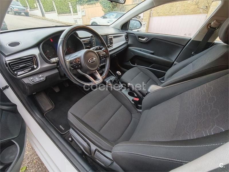 Usado Kia Rio 100 CV (73 kW) 2018 Blanco Berlina