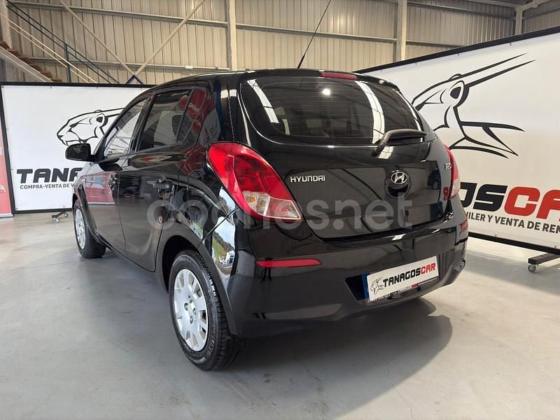Käytetty Hyundai i20 85 HP (62 kW) 2012 Musta Sedan